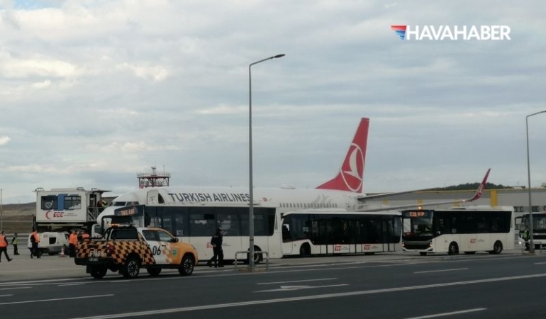İsrail’in alıkoyduğu aktivistleri Türkiye’ye getiren THY uçağı İstanbul’a ulaştı