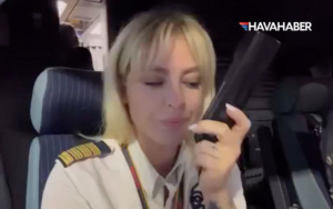 30-Bin-Feet'te-Herkes-Susup-Onu-Dinledi!-Pegasus'un-Kadın-Kaptanından-Tüyleri-Diken-Diken-Eden-Anons!