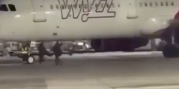 Aprona-Koştular--Köln-Bonn-Havalimanı’nda-İki-Yolcu-Güvenlik-Kapısını-Kırarak-Uçağa-Yetişmeye-Çalıştı-