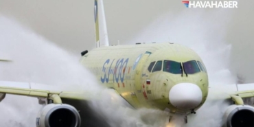 Rus Yolcu Uçağı Zorlu Testten Geçti Su Havuzunu Başarıyla Aştı