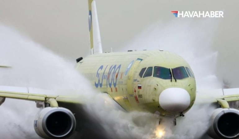 Rus Yolcu Uçağı Zorlu Testten Geçti: Su Havuzunu Başarıyla Aştı