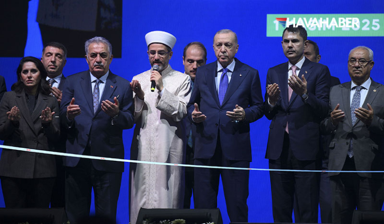 Erdoğan’dan Tarihi Açılışta Sert Mesaj: “Tüm Sabotajlara Rağmen Yaptık! İstanbul’u Kifayetsizlerin Vicdanına Terk Etmedik!”