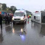 Maltepe D-100'de servis minibüsü devrildi- 11 yaralı