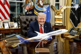 Trump'ın yeni vizyonu Oval Ofis'te ortaya çıktı Gövdesinde America First yazan uçakla poz verdi