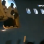 Uçak İndi Ama Çile Bitmedi! Havalimanında Akılalmaz Görüntüler Merdiven Gelmeyince Yolcular Kapıdan Atladı!