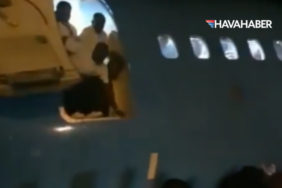 Uçak İndi Ama Çile Bitmedi! Havalimanında Akılalmaz Görüntüler Merdiven Gelmeyince Yolcular Kapıdan Atladı!