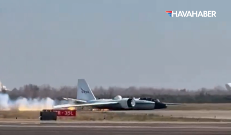 NASA’nın özel görev uçağında korku dolu anlar: Tekerlekler açılmadı, piste gövde üstü indi!