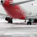 Yolcu uçağı pistten çıktı