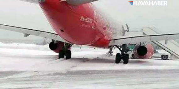 Rusya’da kar kâbusu: Yolcu uçağı inişten sonra pistten çıktı!