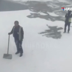 yolcu-uçağı-kara-saplandı