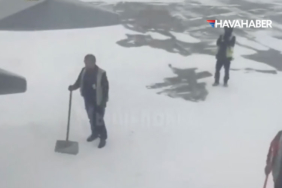 yolcu-uçağı-kara-saplandı