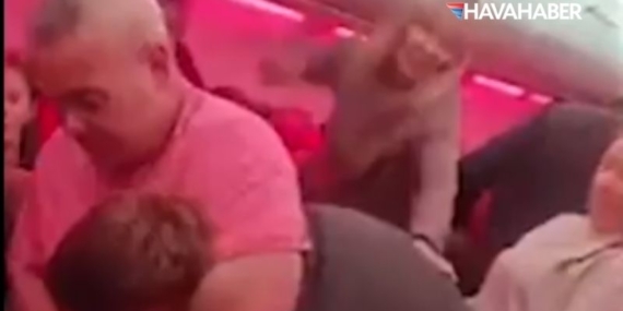 Antalya uçağında ırkçılık kavgası: Jet2’den ömür boyu men!