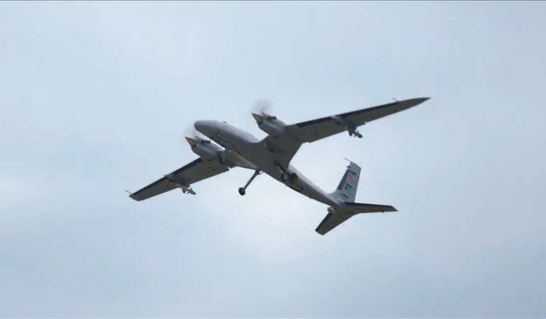 Bayraktar AKINCI'dan EREN mühimmatıyla hava-hava atışında tam isabet