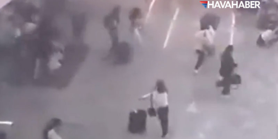 Cüneyt Özdemir de Meksika’da mahsur kaldı: “Otel dışı savaş alanı, araçlar yanıyor…”