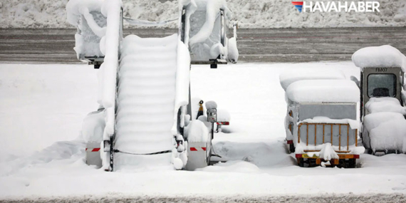 Almanya’da ‘utanç gecesi’: Münih Havalimanı çöktü, 500 yolcu uçaklarda esir kaldı! “Tuvalet yok, yemek yok, muhatap yok…”