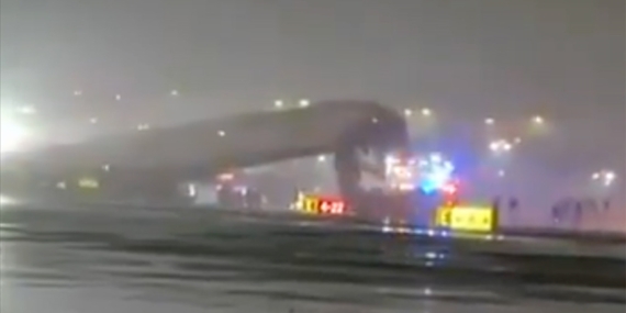 LaGuardia’da gün ağarınca dehşet ortaya çıktı: Air Canada uçağı ve itfaiye aracı tanınmaz halde!