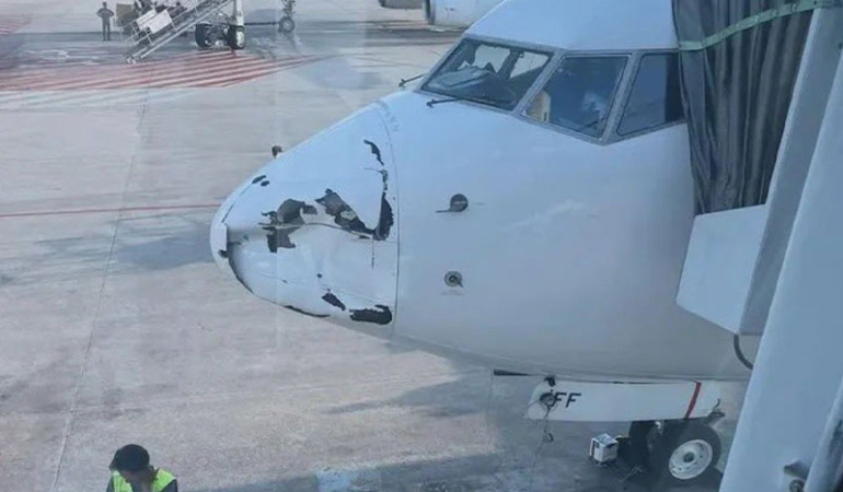 Garuda-Indonesia-uçağının-burnu-parçalandı--'Hasarın-nedeni-henüz-bilinmiyor...'