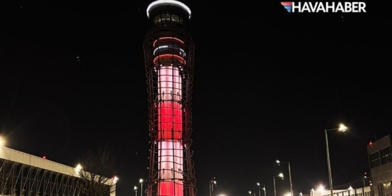 Sabiha Gökçen’de Çanakkale Ruhu gökyüzüne yükseldi! Kontrol Kulesi Ay-Yıldız’ın renklerine büründü: “Destan 111 yaşında…”