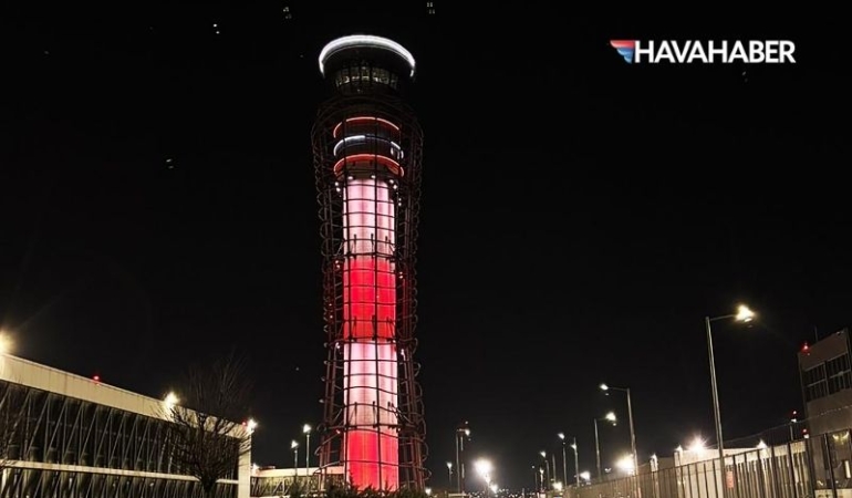 Sabiha Gökçen’de Çanakkale Ruhu gökyüzüne yükseldi! Kontrol Kulesi Ay-Yıldız’ın renklerine büründü Destan 111 yaşında...