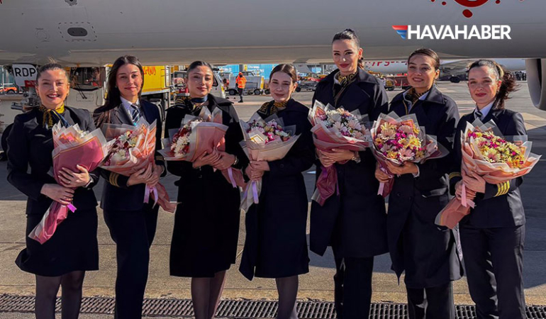 Gökyüzünden kalplere dokunan mesaj! Pegasus pilotu Aslıhan Şengül’den alkışlanan 8 Mart anonsu: “Tüm çiçeklerimizi saygıyla anıyorum…”