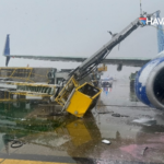 Denver'da İnanılmaz Kaza Kokpitteki Sohbet Boeing 737'yi Kamyonların Üzerine Sürükledi!