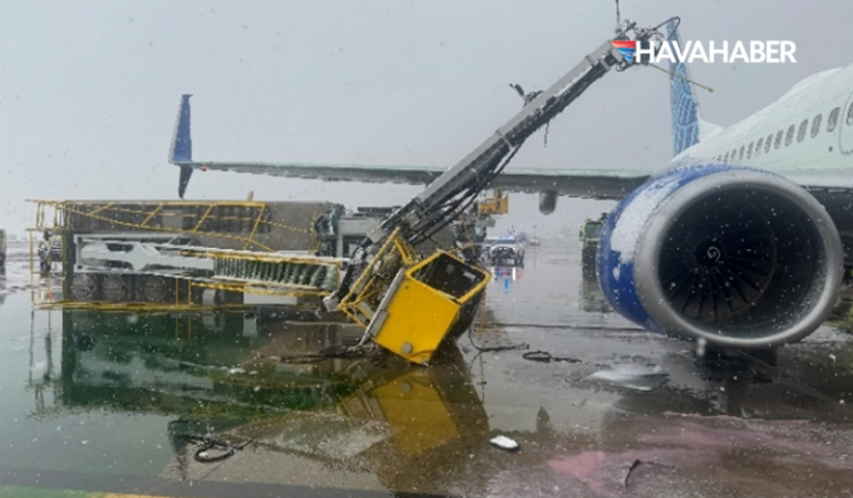 Denver'da İnanılmaz Kaza Kokpitteki Sohbet Boeing 737'yi Kamyonların Üzerine Sürükledi!