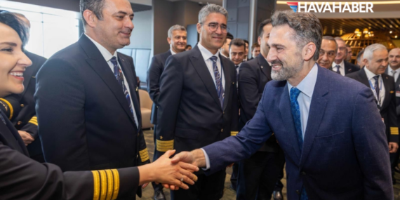 THY’de Dünya Pilotlar Günü Kutlaması: Murat Şeker Ekiplerle Buluştu