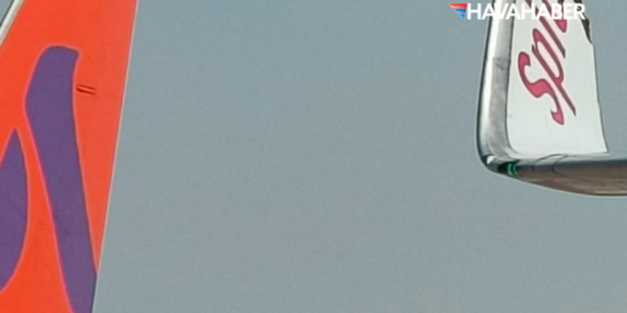 SpiceJet uçağı, park halindeki Akasa Air uçağına çarptı