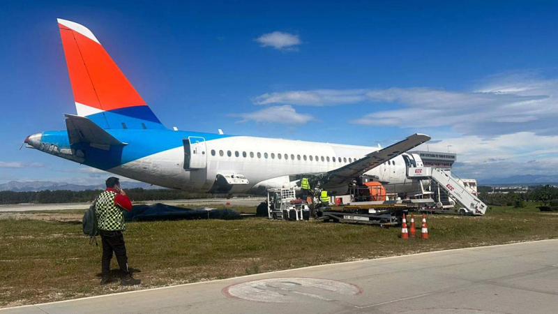 Antalya’da hurdaya ayrılan Sukhoi Superjet 100’ün söküm çalışmaları başladı