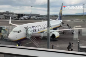 Ryanair Uçağında Kazara Slide Açıldı Yolcular Arka Kapılardan Tahliye Edildi