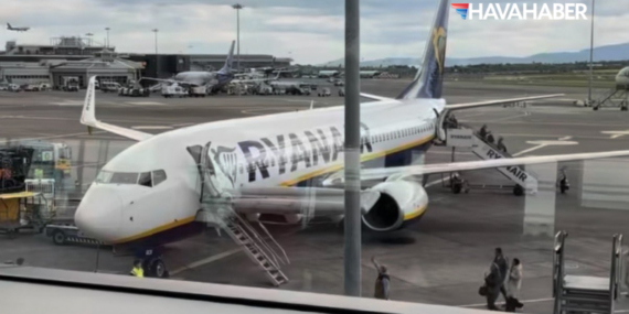 Ryanair Uçağında Kazara Slide Açıldı: Yolcular Arka Kapılardan Tahliye Edildi