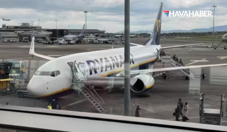 Ryanair Uçağında Kazara Slide Açıldı Yolcular Arka Kapılardan Tahliye Edildi