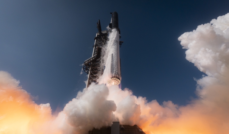 Gökyüzünde Devlerin Savaşı: Starship V3 İlk Kez Fırlatıldı, Hint Okyanusu’nda Nefes Kesen Final!