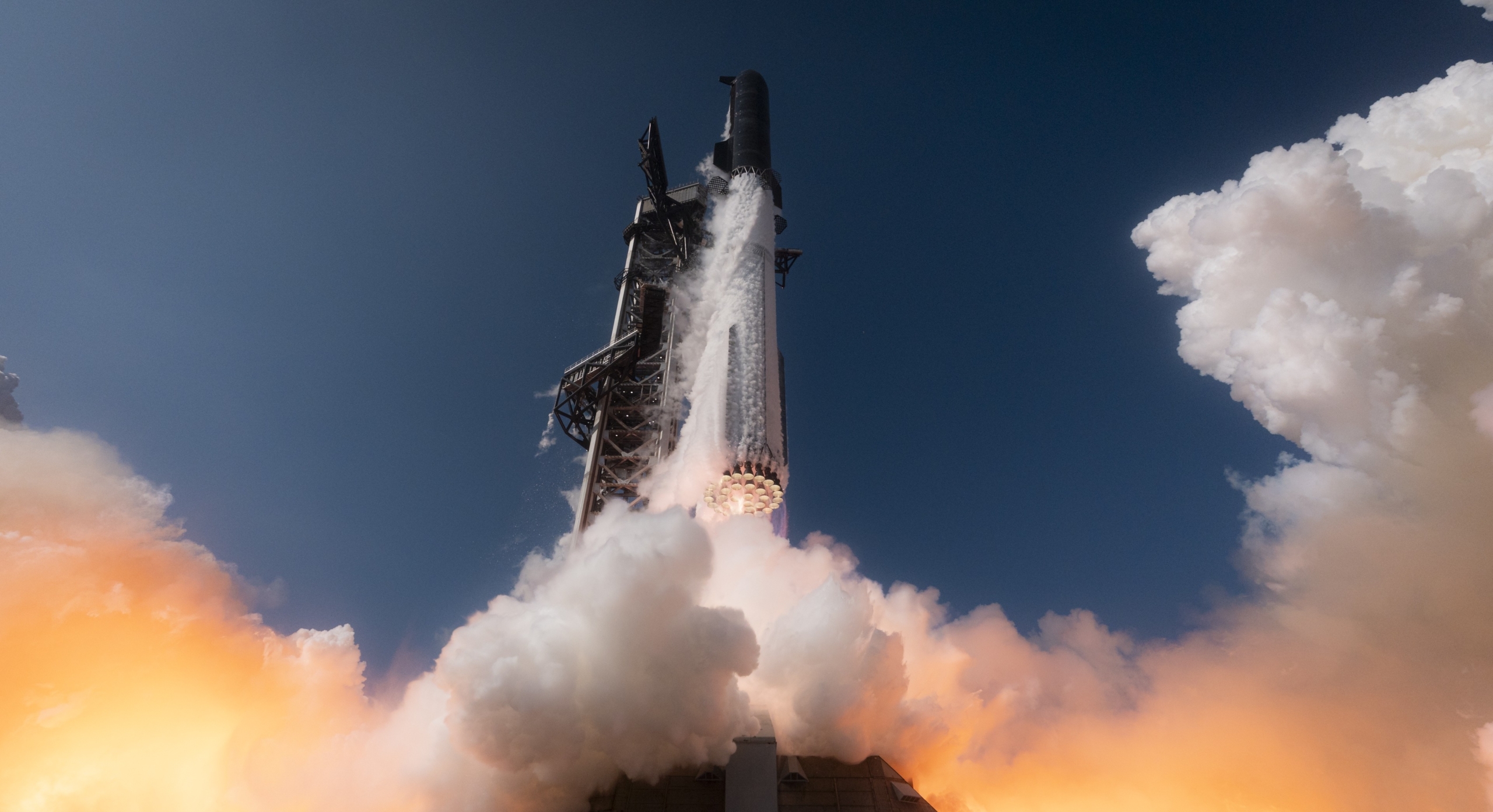Gökyüzünde Devlerin Savaşı: Starship V3 İlk Kez Fırlatıldı, Hint Okyanusu’nda Nefes Kesen Final!
