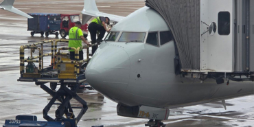 Kokpite Pencereden Girdiler- American Airlines Uçağında İlginç Arıza