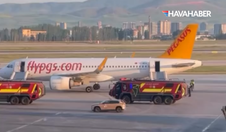 Pegasus Uçağında Duman Paniği Yolcular Kaydıraklarla Tahliye Edildi