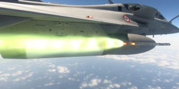 Fransa, Rafale savaş uçağından lazer güdümlü roket atış testlerini tamamladı