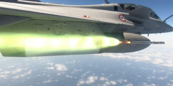 Fransa, Rafale savaş uçağından lazer güdümlü roket atış testlerini tamamladı