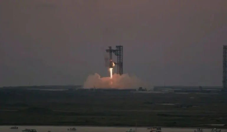 SpaceX, Starship roketiyle 20 uydu fırlattı