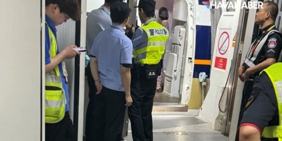 Singapore Airlines uçağında tuvalette sigara içti! Şanghay’da polis gözaltına aldı