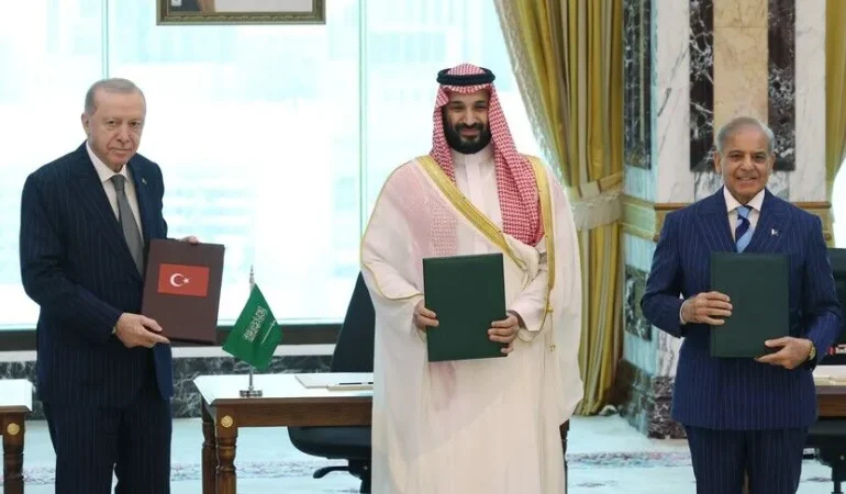 Türkiye, Suudi Arabistan ve Pakistan üçlü savunma anlaşması imzaladı