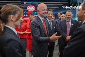 Türk Hava Yolları (THY) Genel Müdürü Ahmet Olmuştur