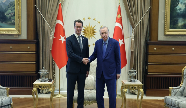 Almanya Başbakanı Wüst, Türkiye’ye SunExpress Uçağıyla Geldi