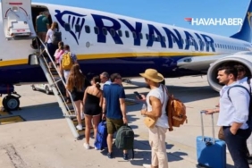 Ryanair’in Boeing 737 merdivenleri mercek altında İtalya’da 104 yolcu düştü