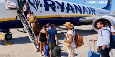 Ryanair’in Boeing 737 merdivenleri mercek altında İtalya’da 104 yolcu düştü