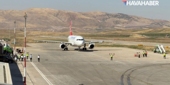 Yenilenen Siirt Havalimanı’na ilk uçak indi