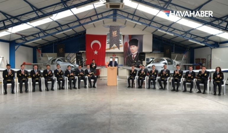 THY ve AYJET İş Birliğinde 18 Pilot Adayı Mezun Oldu