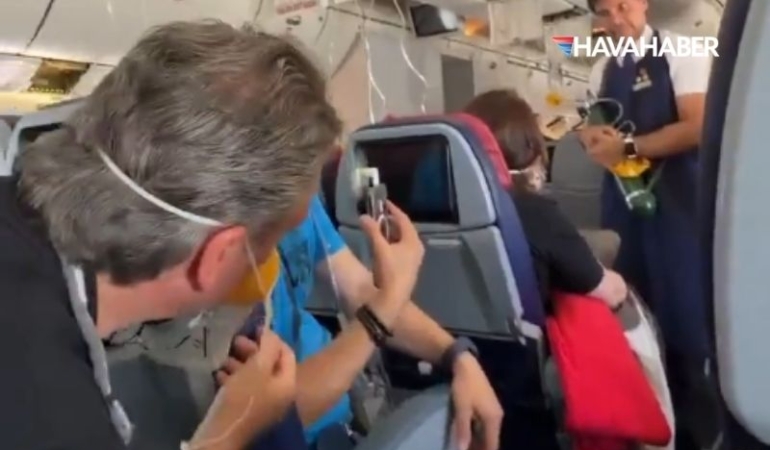 LATAM Airlines Boeing 767 acil durum ilan etti Uçakta oksijen maskeleri açıldı