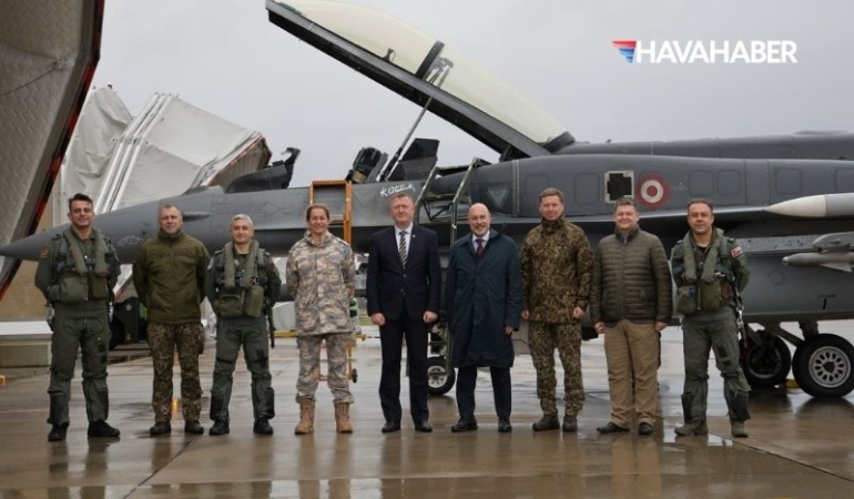 Letonya Savunma Bakanı, NATO Görevi Yapan Türk F-16 Pilotlarıyla Buluştu