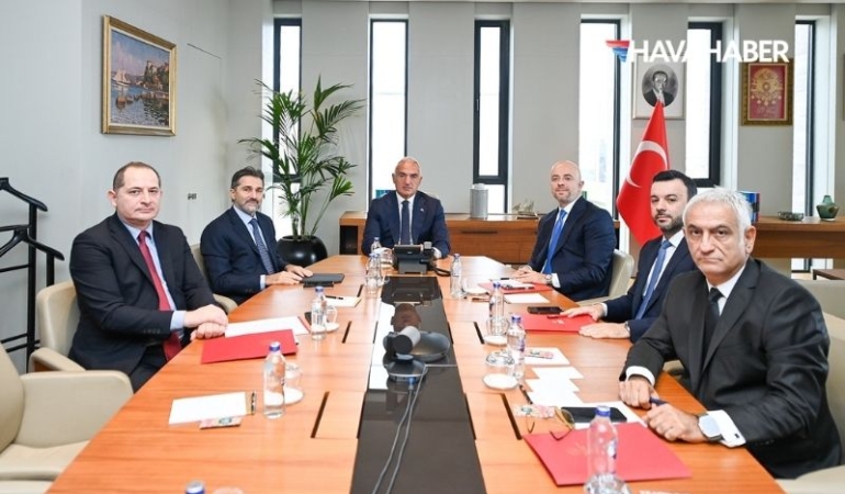 Bakan Ersoy, THY Yönetimi ile Görüştü